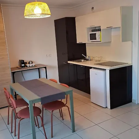 Daire Grand Front De Climatise-piscine-parking- Juan Les Pins
