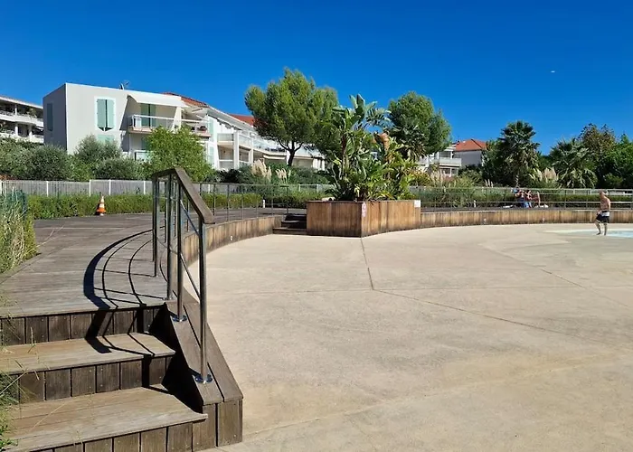 Grand Front De Climatise-piscine-parking- Juan Les Pins Antibes