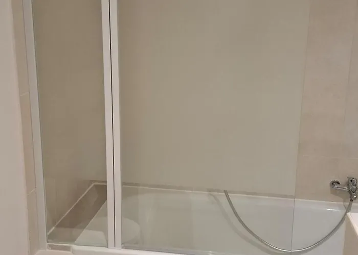 Grand Front De Climatise-piscine-parking- Juan Les Pins Daire